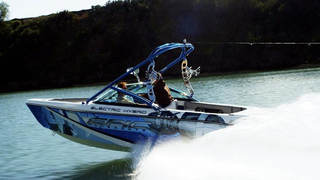 Electric Car Whiz Builds World's First Plug-In Hybrid Speedboat